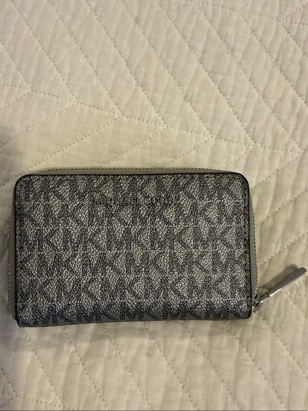 Michael Kors Metallic Gray Signature Zip Wallet
